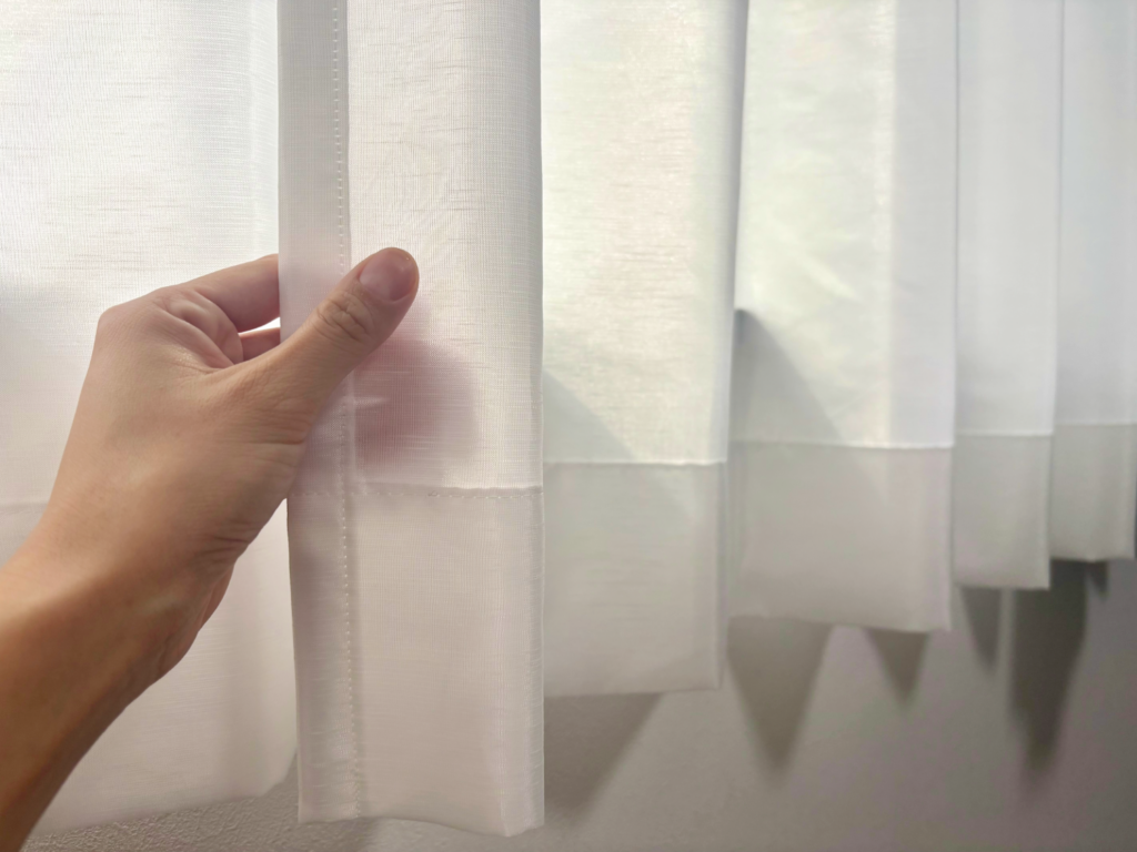 UVカット機能、ミラーレス付きカーテン。商品名ヴーヴレ。